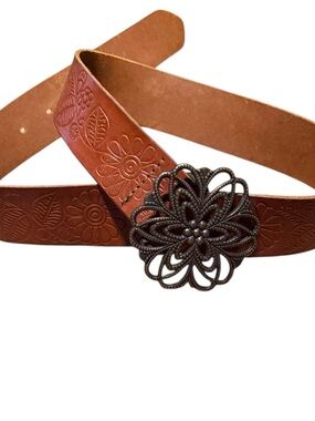 Vintage Candie's Tan Floral Embossed Leather Belt Decorative Flower Buckle s/m
